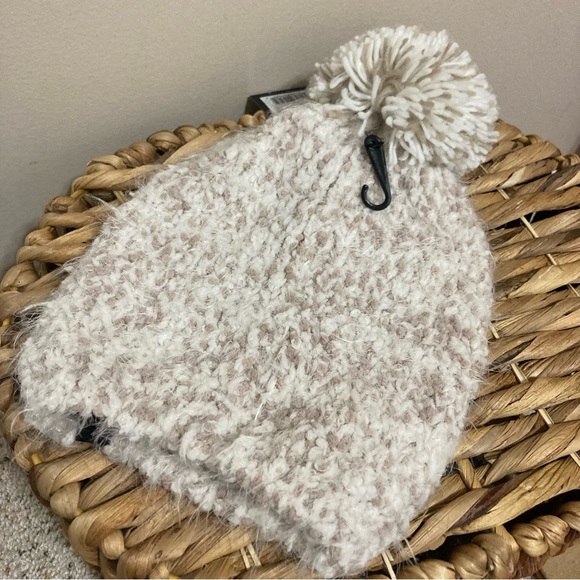 🆕 Cuddl Duds Cream and Tan Textured Beanie! 💥 - Picture 5 of 6